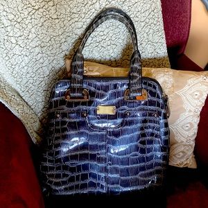 Woman’s gray tote .